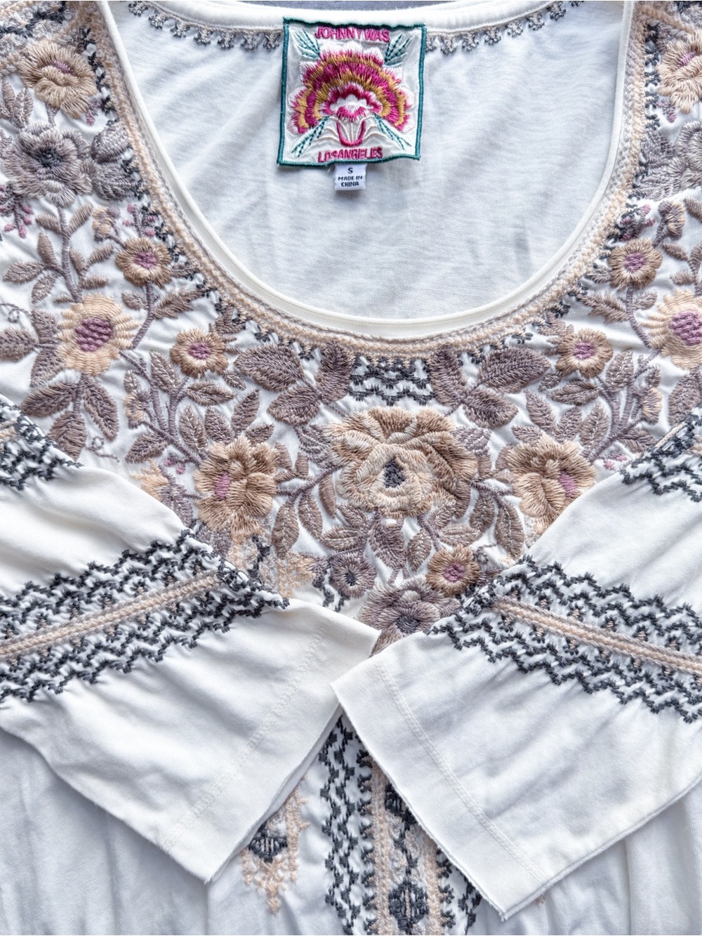 Johnny Was Embroidered Tunic Top Ivory Floral Boho 3/4 Sleeve Embroidered EUC - Picture 4 of 7